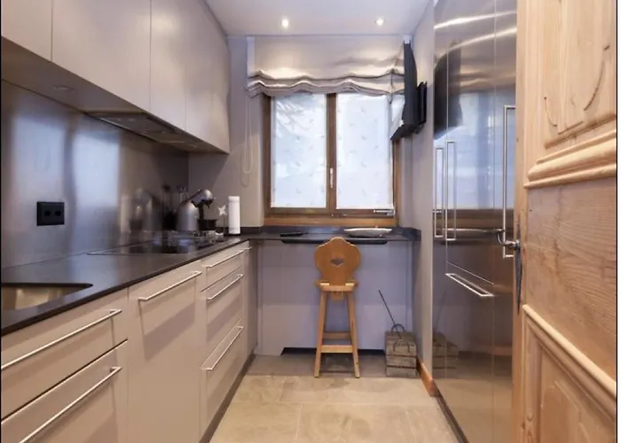 In In The Heart Of Sankt Moritz-dorf サンモリッツ